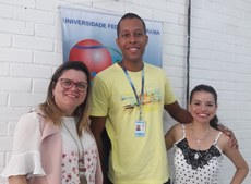 Da esquerda para a direita: profª Mônica Palitot; profº Elthon Gomes; estagiária discente, Bianca de Bessa. 