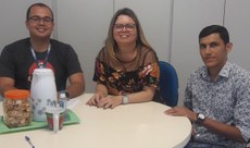 Da esquerda para a direita: profº Hemilio Coelho; profª Mônica Palitot; estagiário discente, Ailson Batista.