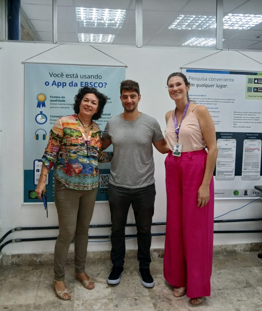 Ignacio_Ana_Biblioteca.jpeg Ignacio_Ana_Biblioteca.jpeg