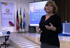 A coordenadora do comitê de ética da UFPB Eliane Marques comanda discussão. Crédito: Arquivo/Divulgação