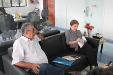 Autor do livro Ernando Teixeira em visita ao gabinete da reitora da UFPB, no dia 10 de abril. Créditos: Oriel Farias