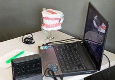 Os pesquisadores da UFPB conseguiram fazer com que um microcomputador aprendesse, por machine learning (aprendizagem automática), a reconhecer o padrão da cárie dentária. Foto: Labial/UFPB