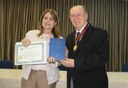 Reitora Margareth Diniz recebe Láurea de Inovação Farmacêutica 01