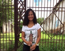 Jailma Santos faz voz e violão e cursou Jornalismo. Crédito: Divulgação