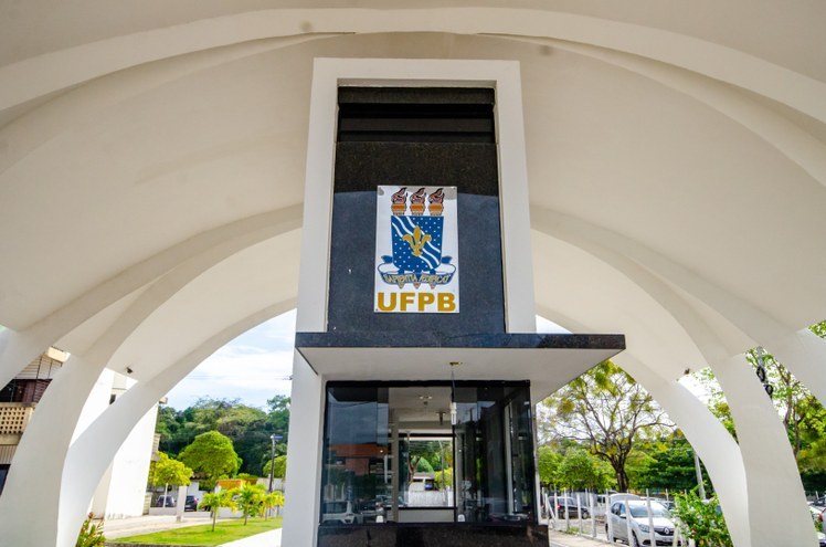 UFPB recupera 129 bolsas de pós-graduação