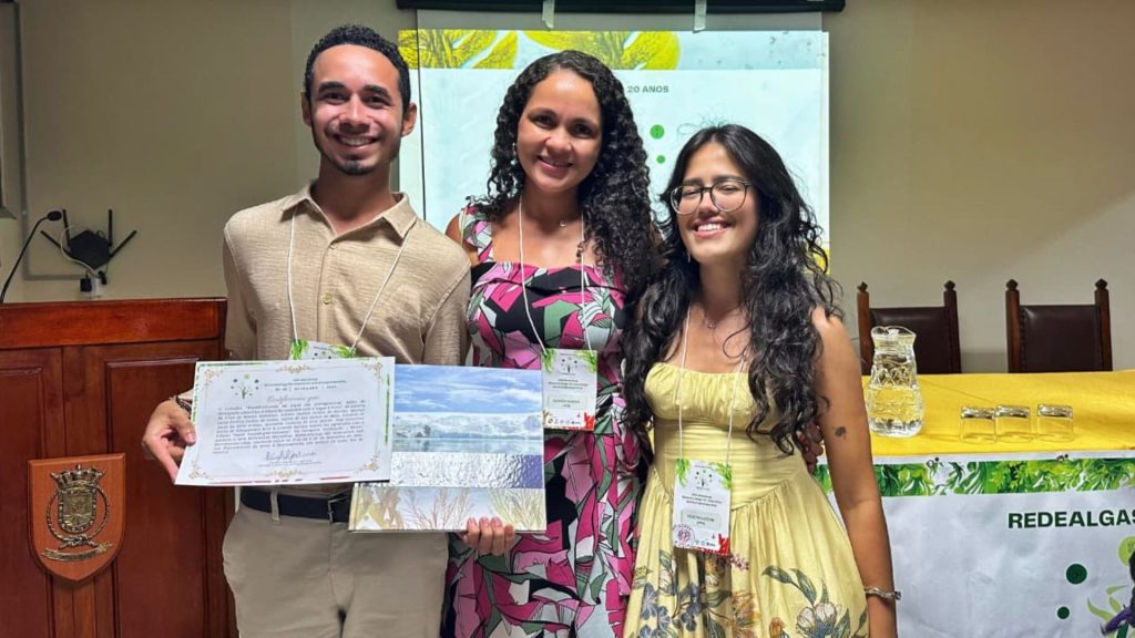 A imagem atual não possui texto alternativo. O nome do arquivo é: 1212202560.jpg