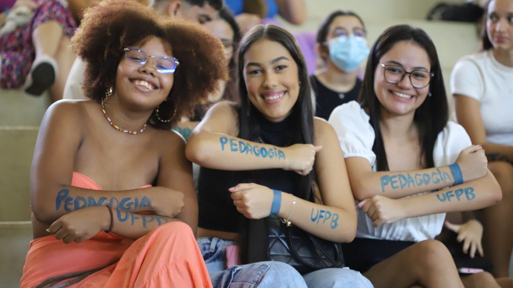 A imagem atual não possui texto alternativo. O nome do arquivo é: 3012202548.jpg